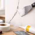 Cómo reparar grietas en paredes interiores: productos recomendados y pasos básicos